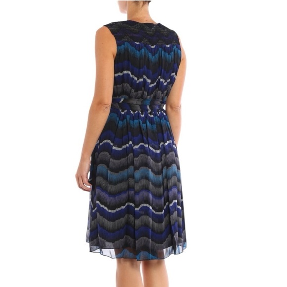 Diane Von Furstenberg Bali Silk Chiffon Wrap Dress Sleeveless A-Line - Size 4 - Picture 9 of 16